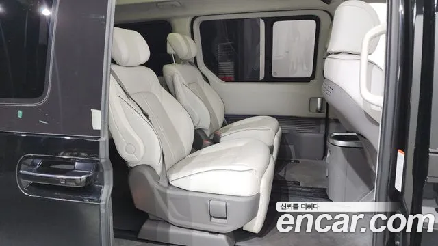 Hyundai Staria 2023 — фото 12