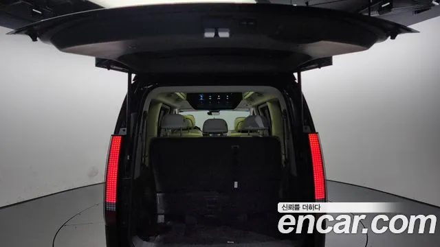 Hyundai Staria 2023 — фото 20