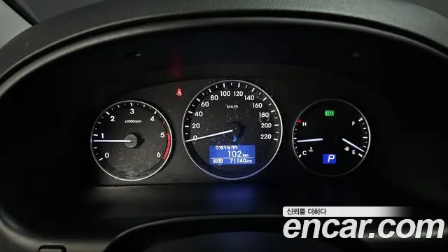 Hyundai Starex 2019 — фото 8
