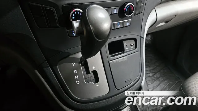 Hyundai Starex 2019 — фото 9
