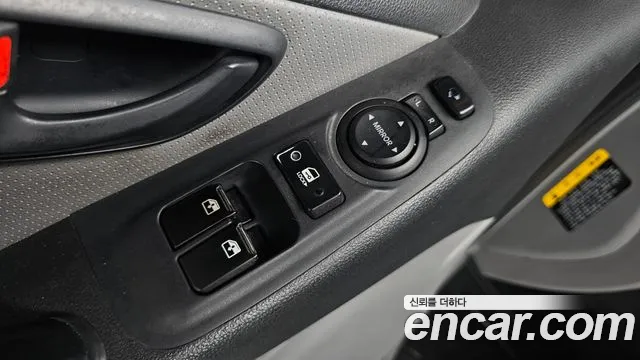 Hyundai Starex 2019 — фото 16