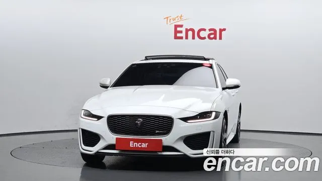 Jaguar XE 2020 — фото 3