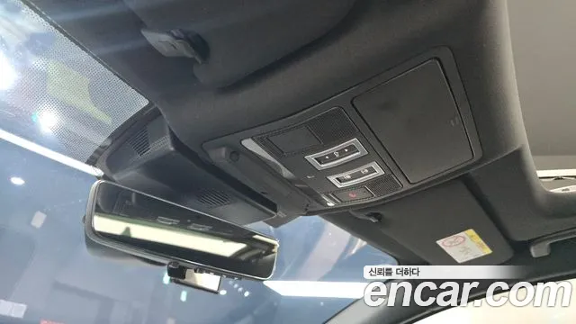 Jaguar XE 2020 — фото 17