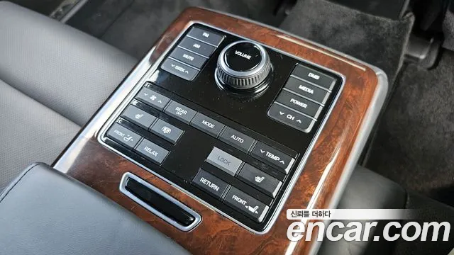 Hyundai Equus 2015 — фото 19