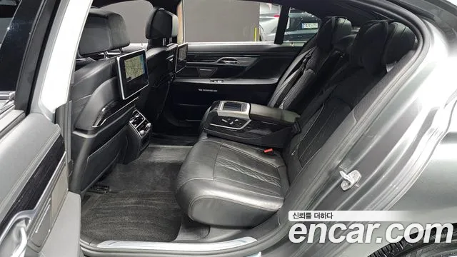 BMW 7-Series 2017 — фото 12