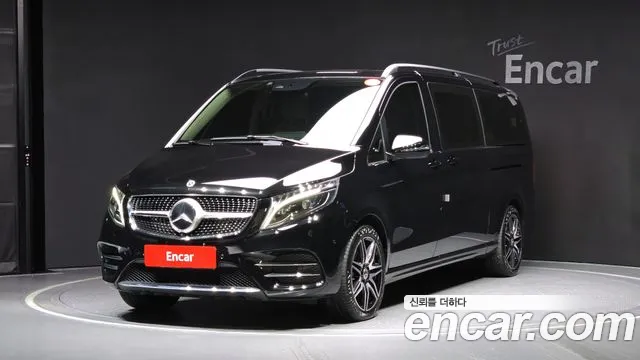 Mercedes-Benz V-Class 2023 — фото 1