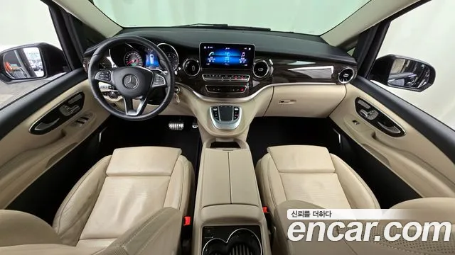 Mercedes-Benz V-Class 2023 — фото 7