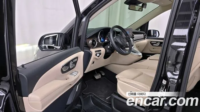 Mercedes-Benz V-Class 2023 — фото 10