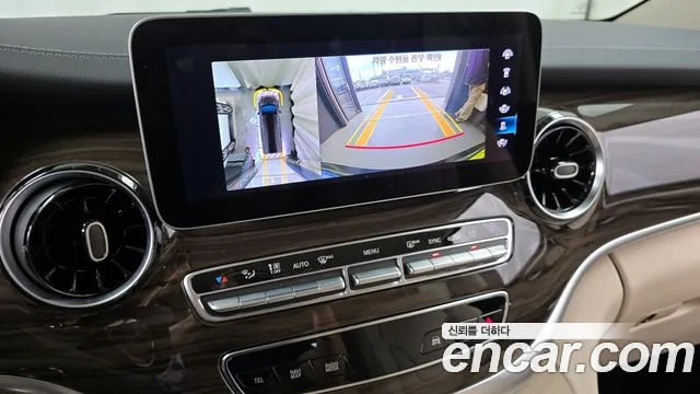 Mercedes-Benz V-Class 2023 — фото 15