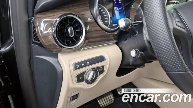 Mercedes-Benz V-Class 2023 — фото 16