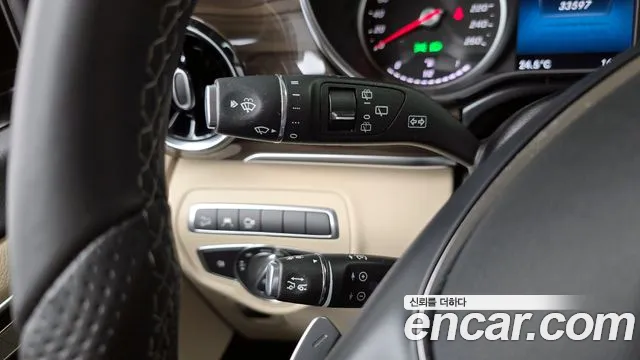Mercedes-Benz V-Class 2023 — фото 17
