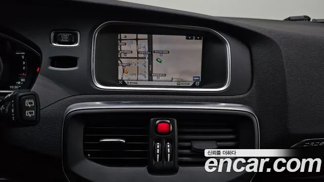 Volvo V40 2015 — фото 15
