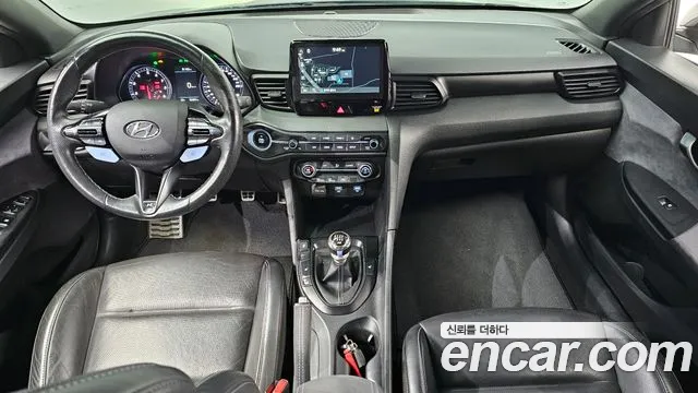Hyundai Veloster 2022 — фото 7