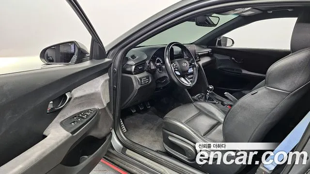 Hyundai Veloster 2022 — фото 11