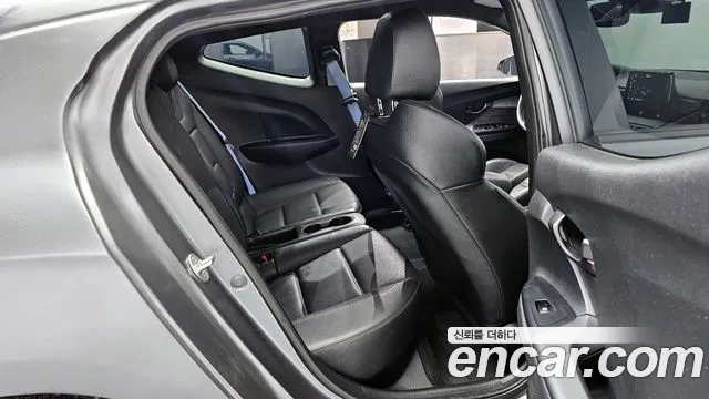 Hyundai Veloster 2022 — фото 12