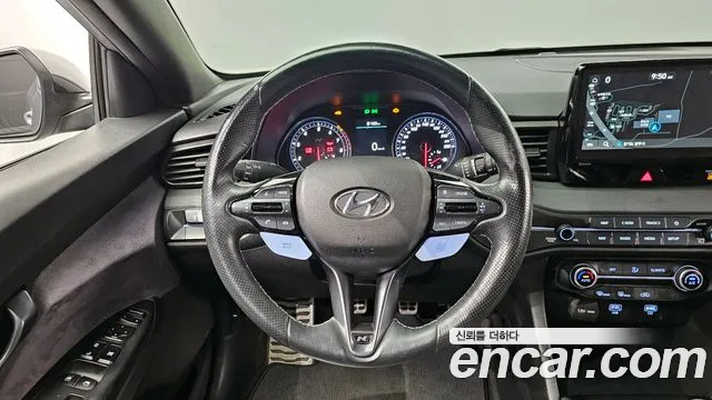 Hyundai Veloster 2022 — фото 13