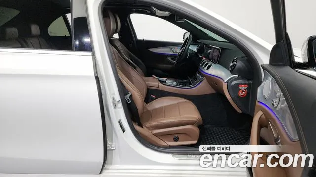 Mercedes-Benz E-Class 2021 — фото 11