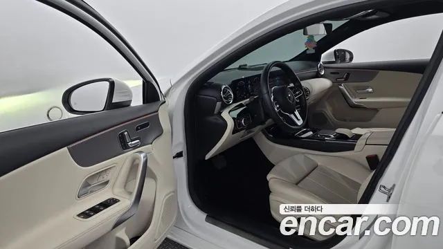 Mercedes-Benz A-Class 2023 — фото 10
