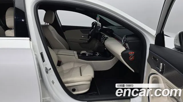 Mercedes-Benz A-Class 2023 — фото 11