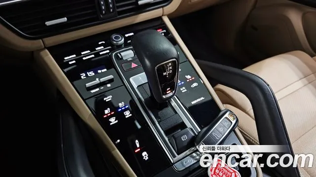 Porsche Cayenne 2021 — фото 9