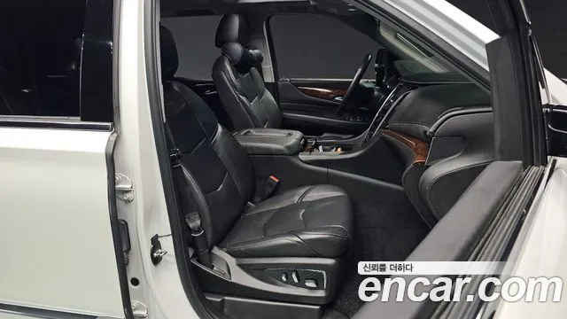 Cadillac Escalade 2018 — фото 10