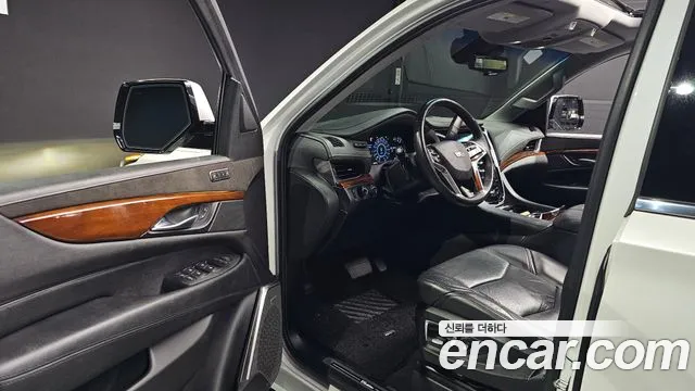 Cadillac Escalade 2018 — фото 12