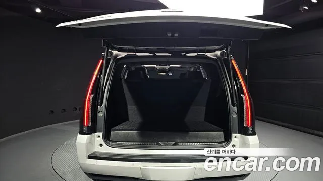 Cadillac Escalade 2018 — фото 20