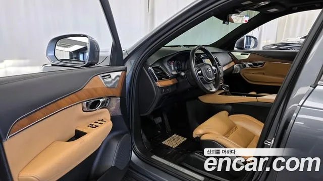 Volvo XC90 2018 — фото 10
