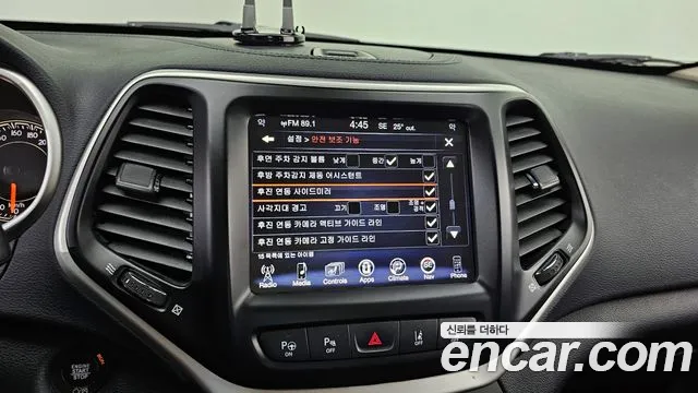 Jeep Cherokee 2017 — фото 11
