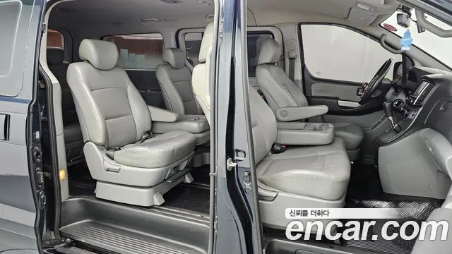 Hyundai Starex 2019 — фото 10