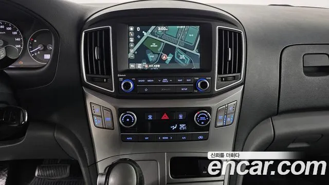 Hyundai Starex 2019 — фото 14