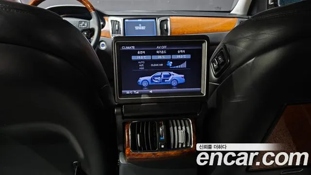 Hyundai Equus 2010 — фото 18