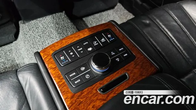Hyundai Equus 2010 — фото 19