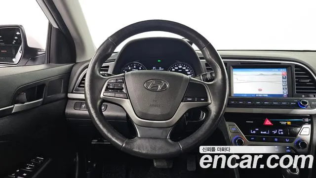 Hyundai AVANTE 2017 — фото 15
