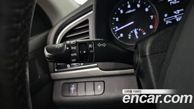 Hyundai AVANTE 2017 — фото 16