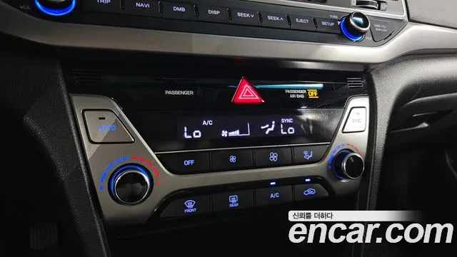Hyundai AVANTE 2017 — фото 19