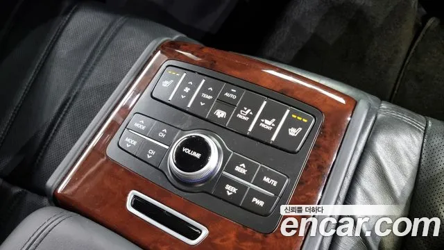 Hyundai Equus 2012 — фото 17