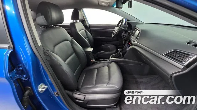 Hyundai AVANTE 2016 — фото 10