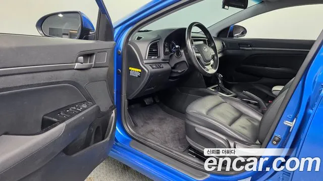 Hyundai AVANTE 2016 — фото 11