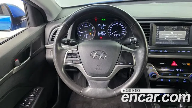 Hyundai AVANTE 2016 — фото 14