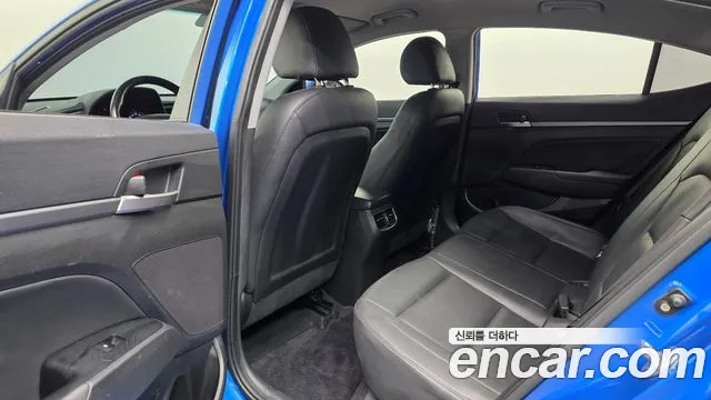 Hyundai AVANTE 2016 — фото 18