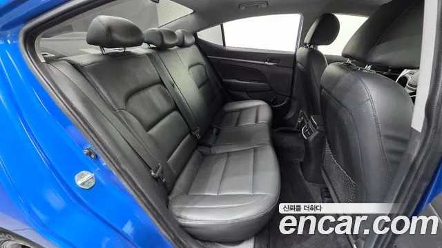 Hyundai AVANTE 2016 — фото 19