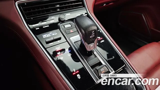 Porsche Panamera 2018 — фото 9