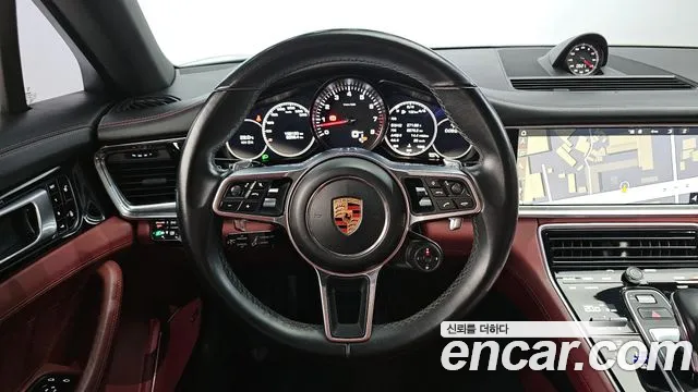 Porsche Panamera 2018 — фото 13
