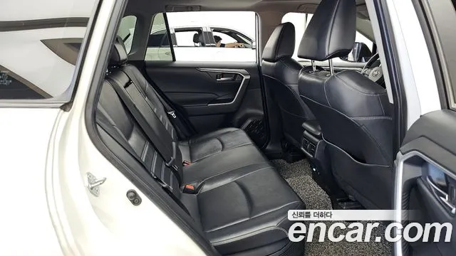 Toyota RAV4 2021 — фото 12