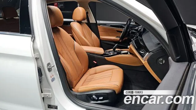BMW 5-Series 2018 — фото 10