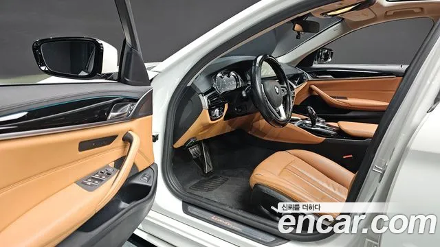 BMW 5-Series 2018 — фото 11