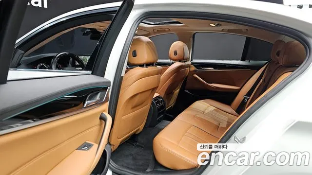 BMW 5-Series 2018 — фото 12