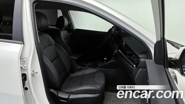 Kia Niro 2022 — фото 10