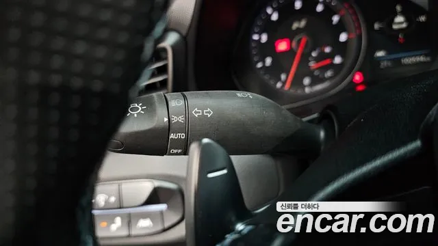 Hyundai Veloster 2021 — фото 18